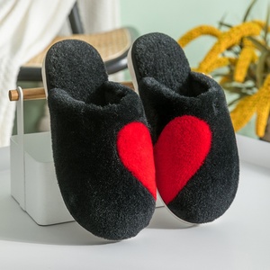 Chausson personnalisé pour la Saint-Valentin avec cœur floue pour femmes, fabricant de gros pour femmes/couples - Product Image 5