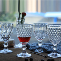 Verres à vin en verre de style rétro européen avec motif en relief pour les fêtes de mariage, vaisselle, gobelet à eau coloré