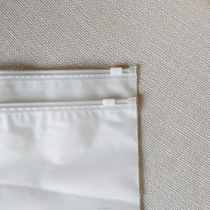 Pochette zippée en PE givré personnalisée pour chaussures, vêtements, bijoux, cosmétiques, petits appareils électroniques, emballage, logo givré mat, sacs en PE - Product Image 4