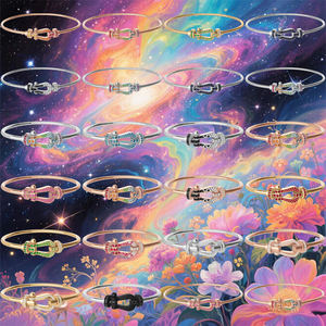 Venta al por mayor de pulsera de hebilla de herradura clásica de tamaño para mujer, pulsera chapada en oro de gama alta de lujo con luz de diamante completo en forma de U - Product Image 2