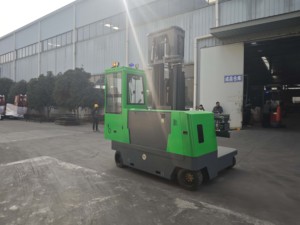 Carrello Elevatore Multidirezionale a 4 Vie VNA con Operatore Seduto, Alta Efficienza - Product Image 1