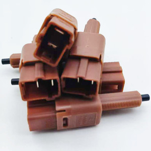 Conector de Interruptor de Luz de Freno Nissan 25300-3RA0A B162 Marrón PP Conector Automotriz - Product Image 5
