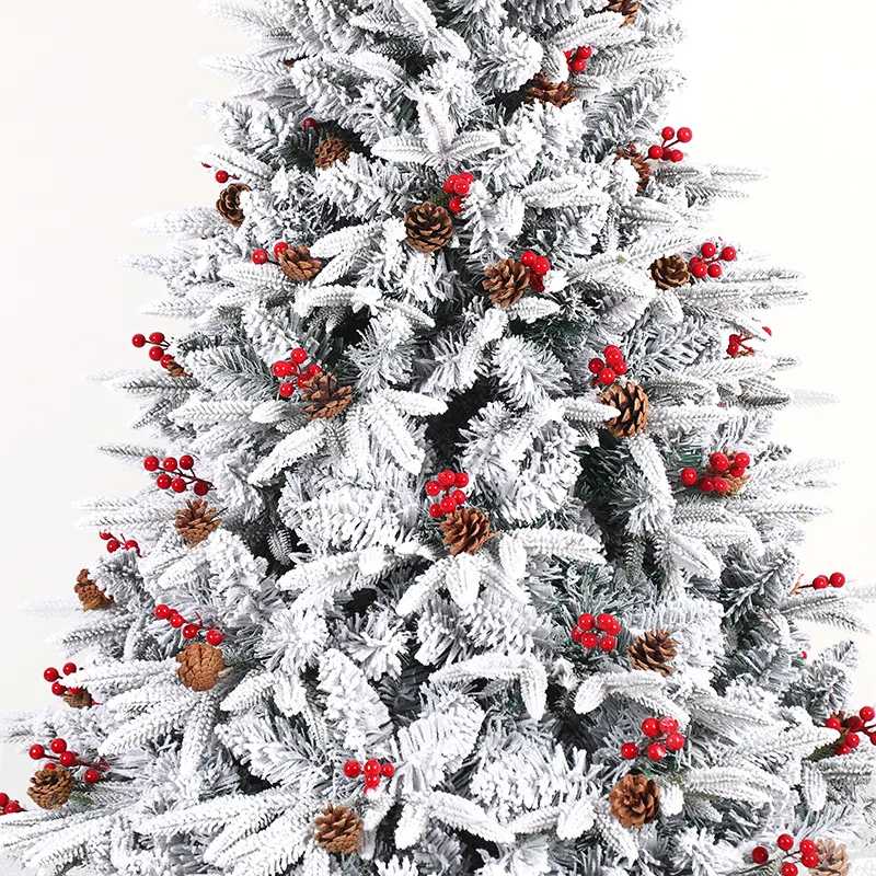 Mezclar árboles colgantes, rociar Hojas de hierba pintadas con hojas de cabeza redonda, agregar frutas rojas y árboles de Navidad de felpa de alta gama