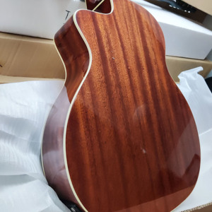Distribuidor de Instrumentos de Cuerda: Guitarra Acústica con Tapa de Abeto, 6 Cuerdas, Mástil de Arce, Humbucker, Fondo y Laterales de Caoba, OEM - Product Image 3