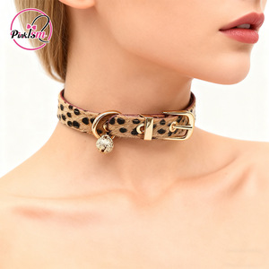 Collar choker con estampado de leopardo, estilo millennial para chicas modernas, cadena de piel sintética marrón para la clavícula, estilo nicho dulce y cool de la subcultura. - Product Image 4