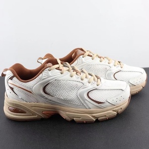 Botas de Nieve de Lujo para Mujer, de Alta Calidad, Cálidas y Acolchadas, con Forro de Algodón y Cierre de Calcetín - Product Image 4