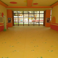 Revêtement de sol pour crèche en vinyle PVC rose de 2 mm