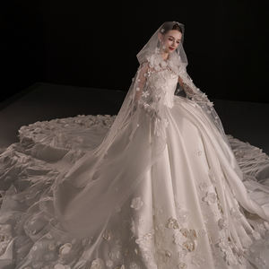 GT137 Vestido de Novia de Lujo de Alta Calidad con Cola Moderna, Manga Larga, Espalda de Encaje, Bordado de Cuentas y Flores, Personalizado - Product Image 5