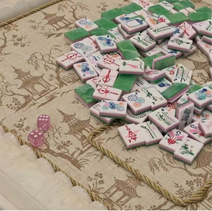 Juego de Mahjong de Lujo con Diseño Acrílico Verde de 4 Capas, 160 Fichas Grabadas, Mahjong Americano para Entretenimiento de Ajedrez y Cartas - Product Image 1