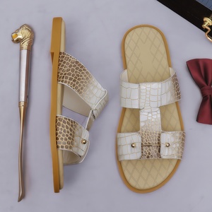 Sandales de luxe pour hommes en cuir pleine fleur, respirantes, résistantes à l'usure, style coréen, gaufrées, pour l'extérieur et l'été - Product Image 5
