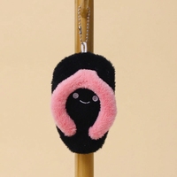 En gros, Mini pantoufle mignonne en peluche, pendentif porte-clés, poupée personnalisée, chaussure en peluche douce pour boutiques de cadeaux et prix de machines à griffes