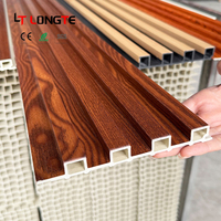 Panneau mural WPC sans formaldéhyde pour décoration intérieure et extérieure, revêtement mural rainuré en composite bois-plastique PVC WPC