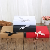 Boîte d'emballage rectangulaire pour foulards en soie pour femmes avec ruban, pelliculage mat et revêtement UV pour chaussettes
