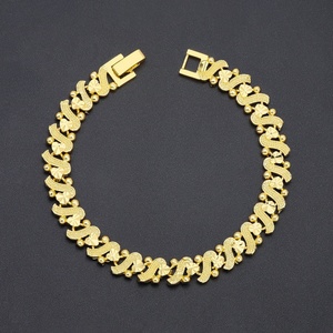 Nouveau bracelet jonc en laiton jaune plaqué or 24 carats de haute qualité avec zircon, motif cœur et étoile, idéal pour un cadeau - Product Image 5