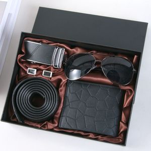 Coffret Cadeau d'Affaires pour Homme : Ceinture, Lunettes de Soleil, <span class=keywords><strong>Portefeuille</strong></span> – Édition Spéciale Fête <span class=keywords><strong>des</strong></span> Pères – Impression UV sur Papier de Qualité Supérieure – Lot de 6 - Product Image 4