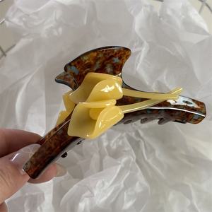 Acetate Women Hair Claw <b>Clip</b> Korean <b>Light</b> Luxury Horseshoe Lotus Flower Shark 11.5cm Fashion High Quality Elegant - Product Image 4