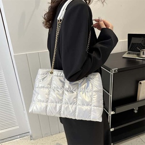 Bolso Tote Acolchado con Correa de Cadena, Resistente al Agua, de Poliéster, para Uso Diario, Bolso de Hombro para Mujer, para Todas las Temporadas - Product Image 2