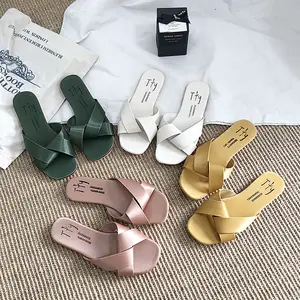Hete Verkoop Mode Pu Lederen Gladde Slippers Voor Dames Meisjes Bruid En Bruidsmeisje Bruiloft Slippers Sandalen Schoenen