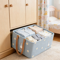 Panier de rangement pliable en lin bleu clair avec imprimé marguerites et oies, poignées en tissu renforcé pour l'organisation de la chambre d'enfant et du placard
