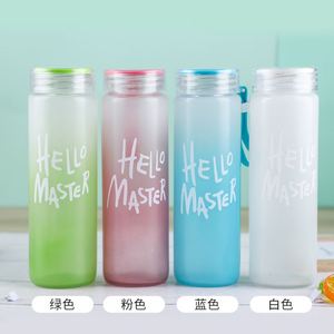 Gobelet portable en verre dégradé pour entraînement sportif, 17 oz, en borosilicate de haute qualité, résistant aux aliments, avec couvercle à cordelette et couleurs coordonnées - Product Image 3