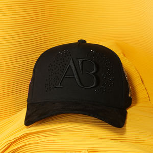 Gorra de 5 Paneles con Forro de Satén, Diseño Nuevo, Ángel Guardián, Bordado 3D con Pedrería, Personalizable con Logotipo, Gorras de Gamuza Bordadas - Product Image 5