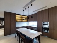 厨房橱柜及配件套装包括抽屉整理器、架子拉手、铰链五金件