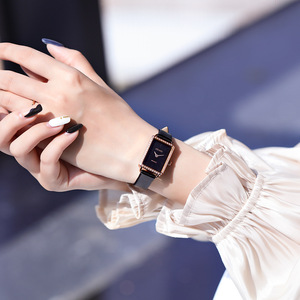 Reloj de Pulsera Cuadrado Compacto y Elegante para Mujer, con Correa de Cuero, Resistente al Agua, de Cuarzo - Product Image 3