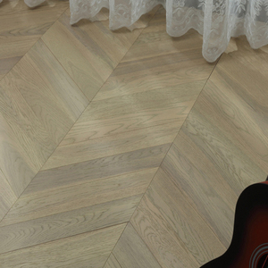 AVANTIMORA Suelo de Parquet Antideslizante Grado AB de 12mm, 15mm, 16mm, Multicapa, Blanco Ceniza, con Sistema T&G Chevron, Diseñado para Instalaciones Recreativas - Product Image 1