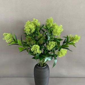 LO-1137 Branche artificielle de Skimmia Japonica, <span class=keywords><strong>tige</strong></span> <span class=keywords><strong>verte</strong></span> à double bourgeon avec baies artificielles pour vase Wabi Sabi et <span class=keywords><strong>d</strong></span>écoration minimaliste de la maison - Product Image 2