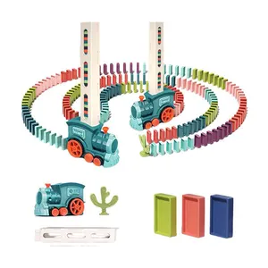 Yeni eğitici çocuk otomatik lansmanı mini elektrikli oyuncak seti domino tren oyuncak blok seti