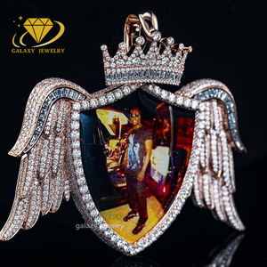 Tùy Chỉnh Ảnh Vua Lá Chắn Mặt Dây Chuyền Vòng Cổ Cá Nhân Vvs Moissanite Cánh Đá 925 Bạc Bộ Nhớ Hình Ảnh Mặt Dây Chuyền - Product Image 1