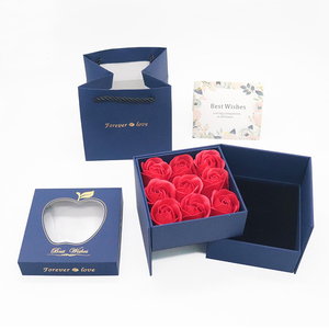 <span class=keywords><strong>Cadeau</strong></span> d'anniversaire, <span class=keywords><strong>cadeau</strong></span> de fête des mères, élégante boîte à fleurs carrée de 9 roses avec sac à main et <span class=keywords><strong>carte</strong></span> de vœux - Product Image 2