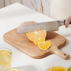 Assiettes rectangulaires en bois de caoutchouc personnalisées en gros avec poignées pour le pain, la pizza et les aliments pour bébés - Product Image 1