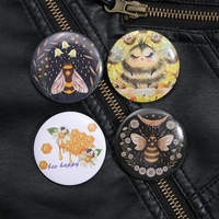Broche créative en forme de grenouille d'abeille et d'animal mignon, insigne en fer blanc simple et assorti, lettre anglaise personnalisée, gravure en métal peint