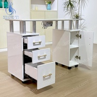 Mobilier de salon Bureau pour les ongles Table de manucure de luxe Table et chaises mobiles pour les ongles