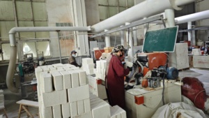 Nhiệm Vụ Nặng Nề <span class=keywords><strong>Fireclay</strong></span> Gạch Tùy Chỉnh Vật Liệu Hỗn Hợp Mullite Cách Nhiệt Gạch Cho Nhà Máy Xi Măng Rotaries - Product Image 6