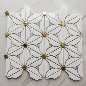 Mosaïque de carreaux en marbre blanc doré à motif floral en gros - Product Image 1