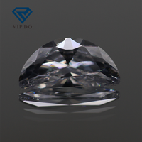 Usine Wuzhou gemmes 3*6-6*12mm couleur blanche en forme de demi-lune zircone cubique pierres précieuses en vrac demi-lune découpées à la machine zircon CZ pierres