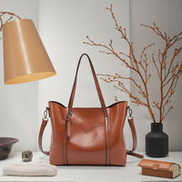 Sac fourre-tout de luxe pour femmes Nouvelle mode Simple Faux cuir avec poche plaquée Marques célèbres pour dames