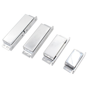 Loquet magnétique pour porte d'armoire en acier inoxydable, finition nickel poli, design traditionnel, type standard - Product Image 1