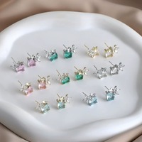 Boucles d'oreilles en cristal vert, fleur, clous d'oreille, jolies boucles d'oreilles en forme de fleur