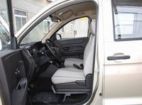 Minibus Wuling Hongguang V 5 portes 7 places à entrée facile avec porte coulissante large et seuil bas pour personnes âgées ou enfants scolarisés