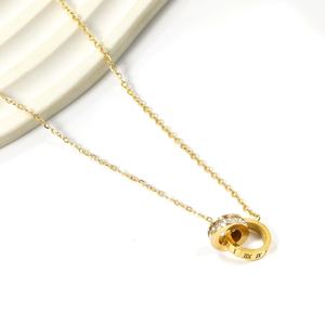 Collier Pendentif Chiffres Romains en Acier Inoxydable pour Femme, Bijou Simple et Tendance avec Zircon, Vente en Gros - Product Image 1