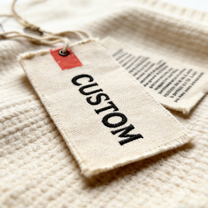 Produit phare : Étiquettes de vêtements personnalisées en plastique, étiquettes suspendues en coton et toile, étiquettes de luxe personnalisées pour vêtements - Product Image 3