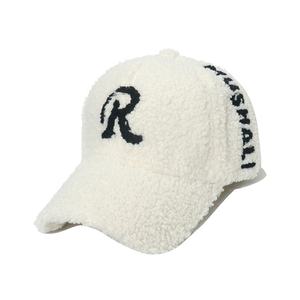 Gorras de Béisbol Deportivas de Invierno para Mujer al por Mayor, de Lana Ecológica, Forro Polar, Poliéster, con Logotipo Bordado Personalizado, Peludas y Suaves - Product Image 5