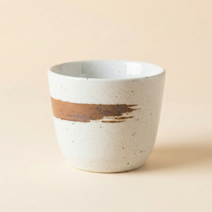 Tasse gratuite Yamaki Kiln « Sabi-White » - Céramique japonaise artisanale avec des traits de rouille. - Product Image 1