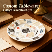 Service de table personnalisable en porcelaine fine, style moderne vintage avec lettrage en relief, vaisselle en céramique personnalisable