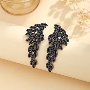 Boucles d'oreilles pendantes européennes et américaines à pampilles exagérées, longues, en alliage, ornées de pierres précieuses et de cristaux, à la mode - Product Image 3