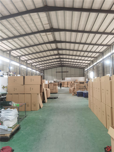 מיטת חורף איכותית מפלנל עמיד בצורת ריבוע, מרווחת, מתאימה לכלבים קטנים וחתולים, ידידותית לסביבה, עמידה, ניתנת לכביסה במכונה, באריזת קרטון, לשימוש פנימי. - Product Image 6