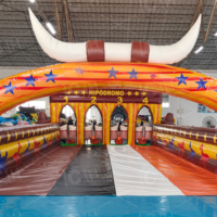 Nouveaux styles de jeu gonflable de course de poneys pour l'extérieur, jeu de groupe amusant, Derby de chevaux gonflables pour les fêtes